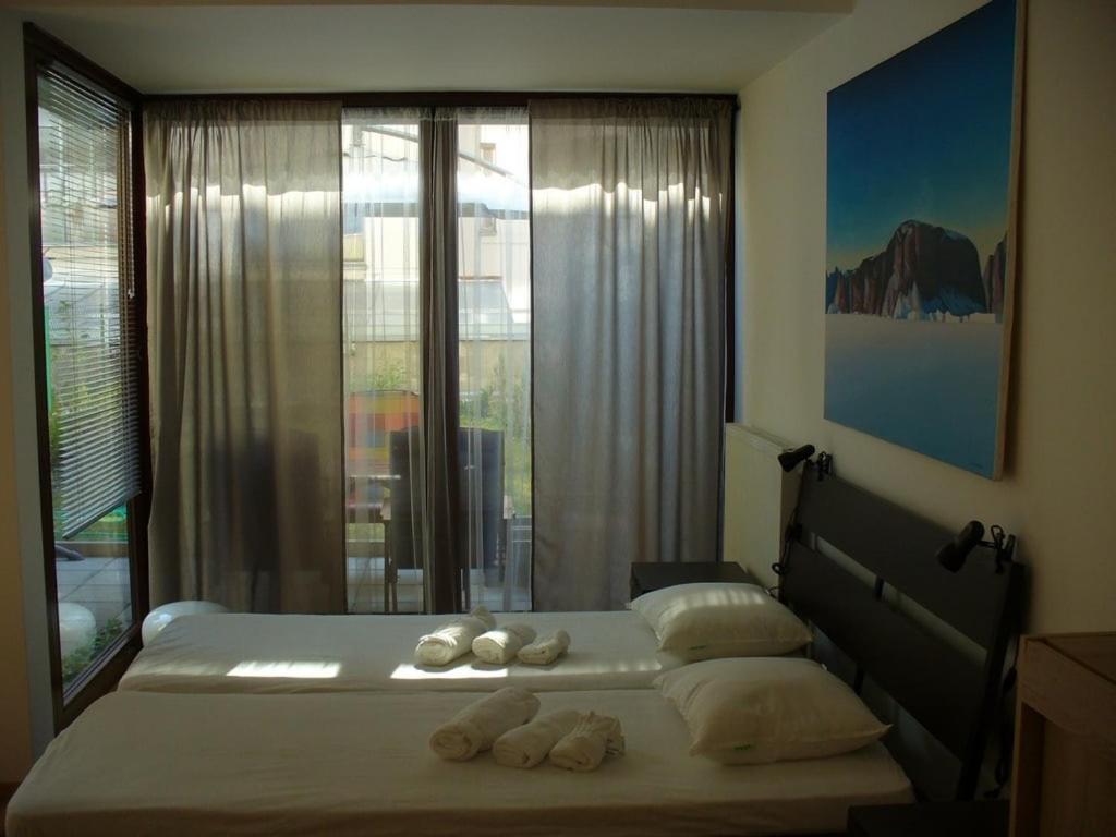 Garden Apartment With Garage In Central Prague Ngoại thất bức ảnh