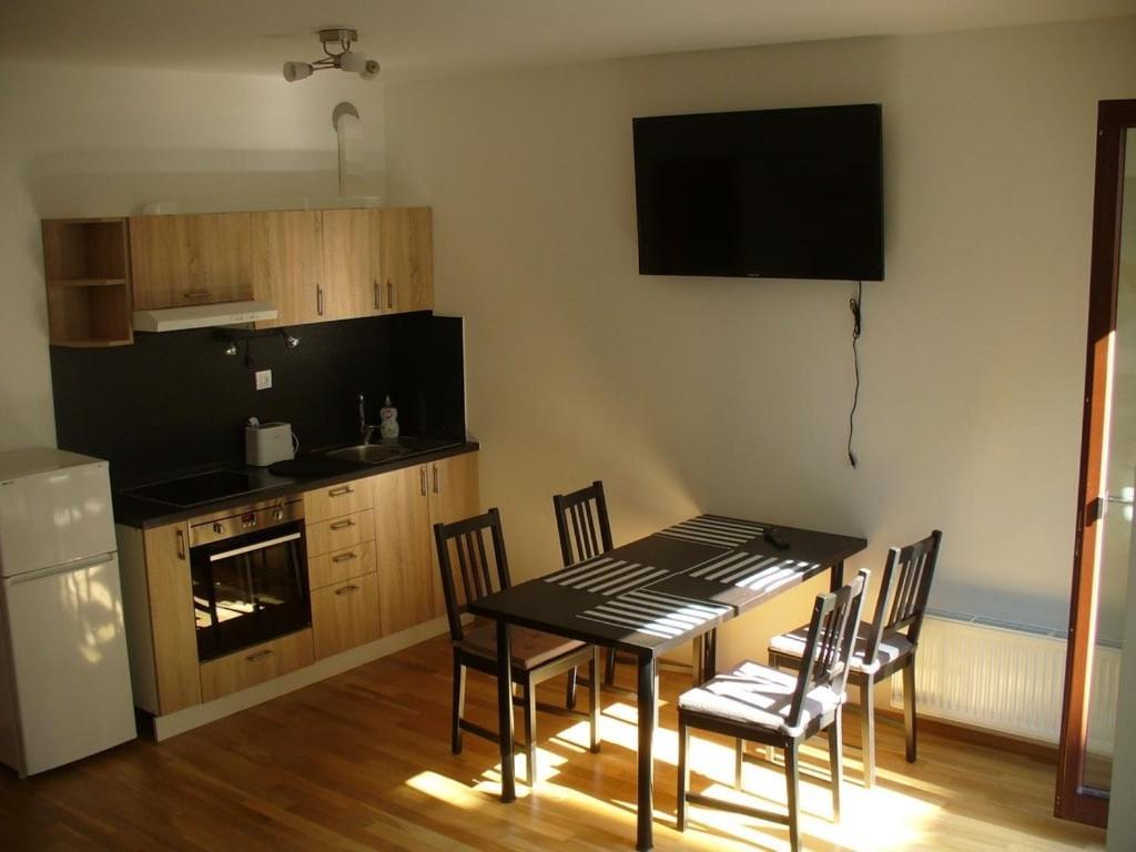 Garden Apartment With Garage In Central Prague Ngoại thất bức ảnh